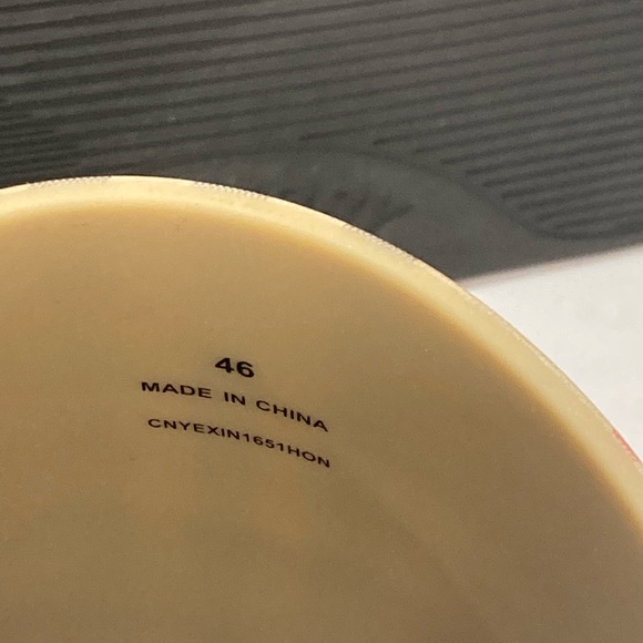 Authentic New in box mens Burberry plaid slides size 46. - Picture 5 of 7